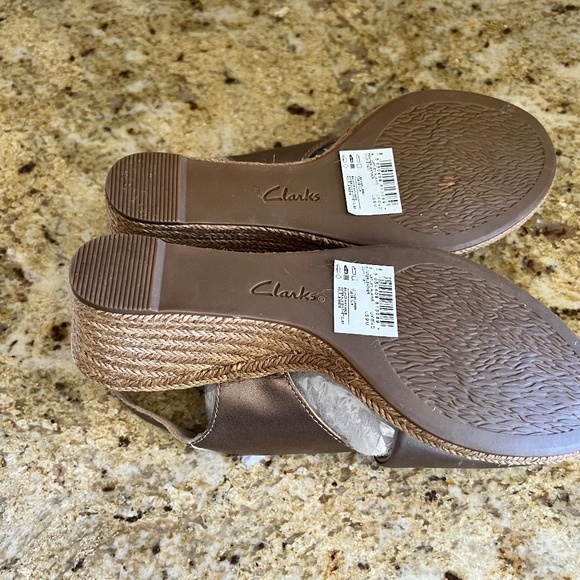 CLARK'S Ultimate Comfort Metallic Wedge Sandal sz 9 NEVER WORN Pewter Leather - Picture 7 of 14